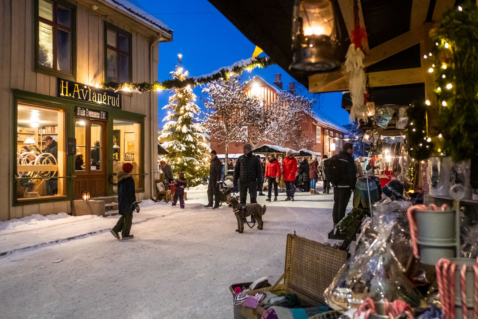 Torgbord på Maihaugens julemarked.